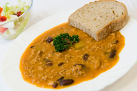 Chilli con carne, chléb