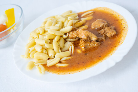 Krůtí guláš, těstovinové gnocchi