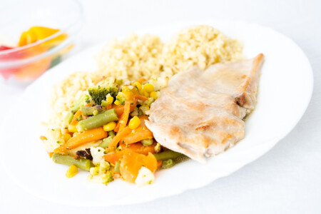 Krůtí plátek na přírodno, restovaná zelenina, bulgur