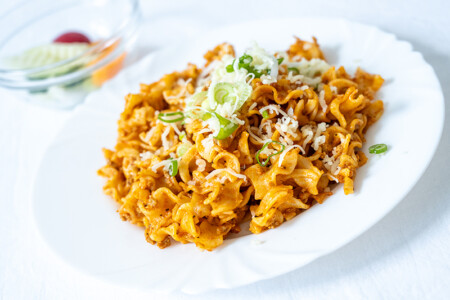 Lotrinské těstoviny, salát Coleslaw