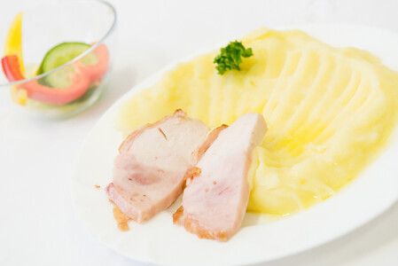 Pečená kuřecí pochoutka, bramborová kaše